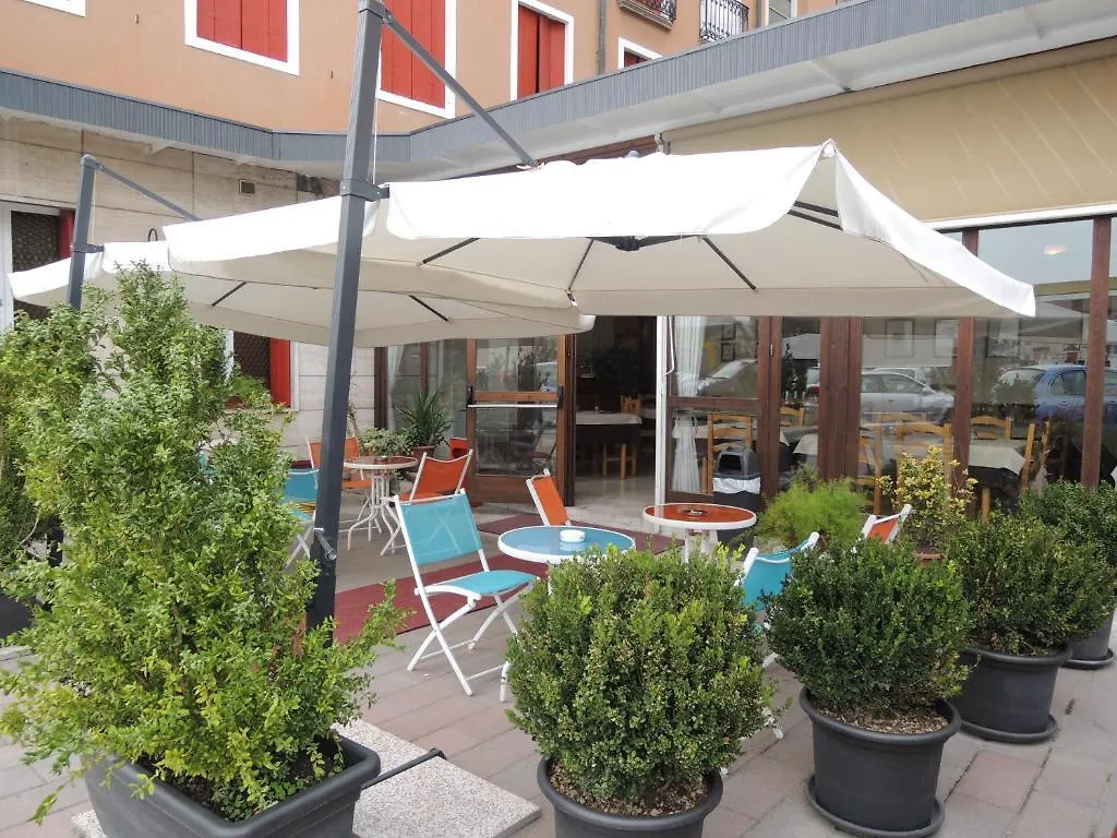 ויצ'נצה Domus Hotel Adele