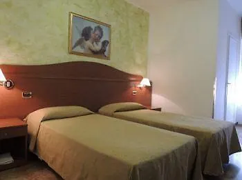ויצ'נצה Domus Hotel Adele